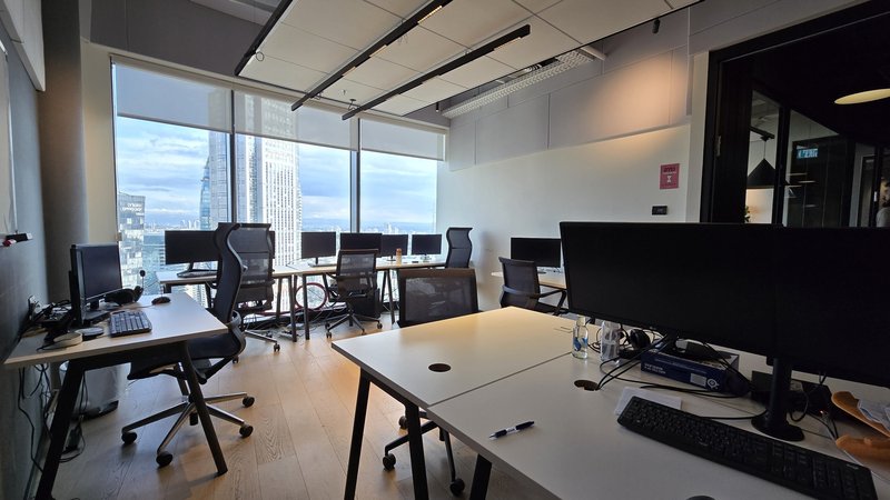 164 מר במגדל ספיר - חדר צוות עמדות עבודה