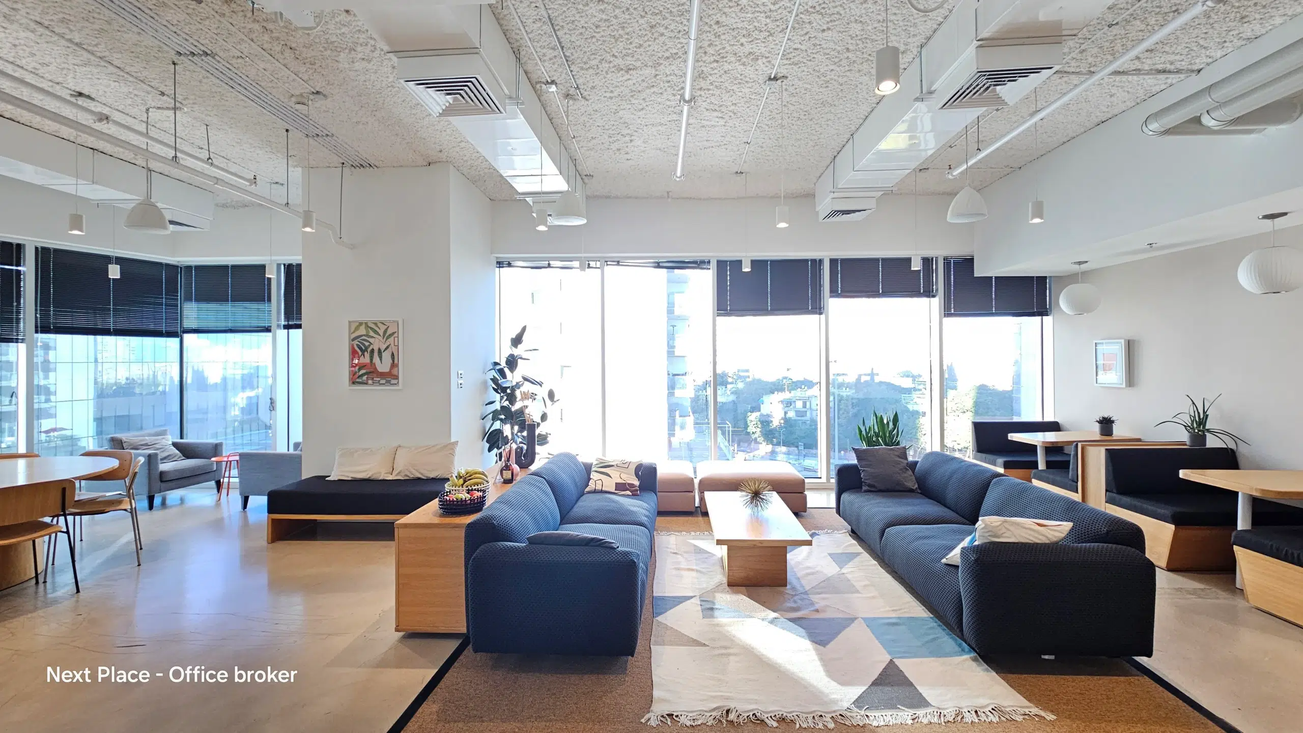 משרד מאובזר להשכרה