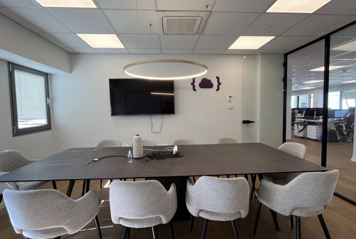 חדר ישיבות גדול משרד להשכרה 350 מר בפארק שרונה תל אביב