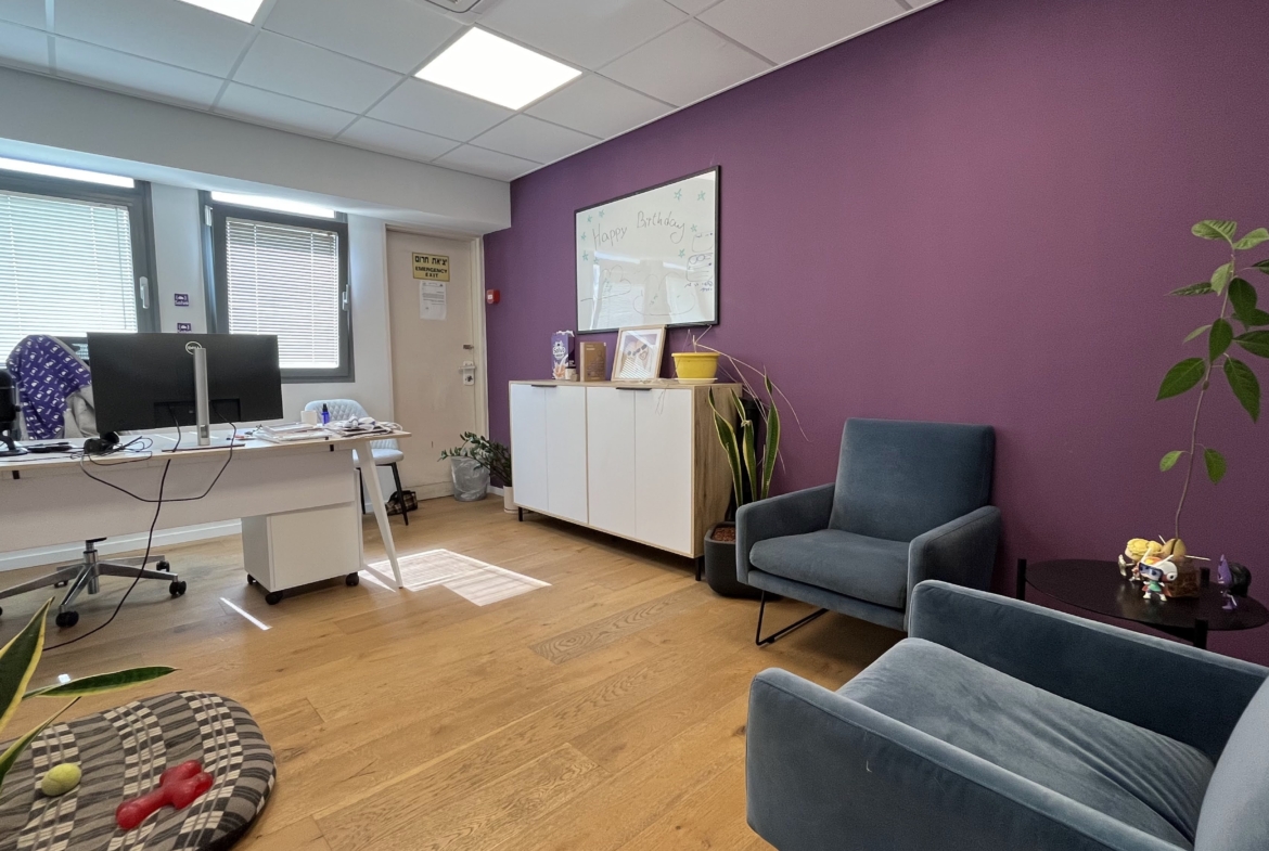 חדר עבודה משרד להשכרה 350 מר בפארק שרונה תל אביב