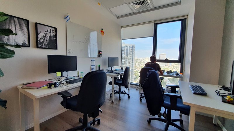 להשכרה במגדלי אלון 210 מר