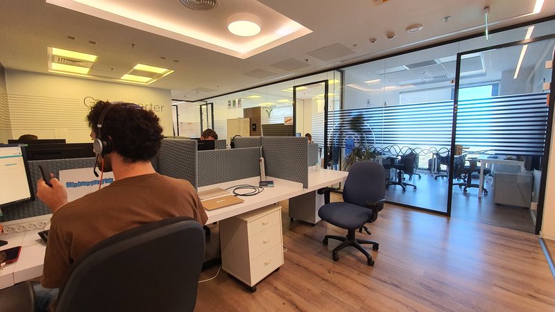 להשכרה במגדלי אלון - עמדות עבודה