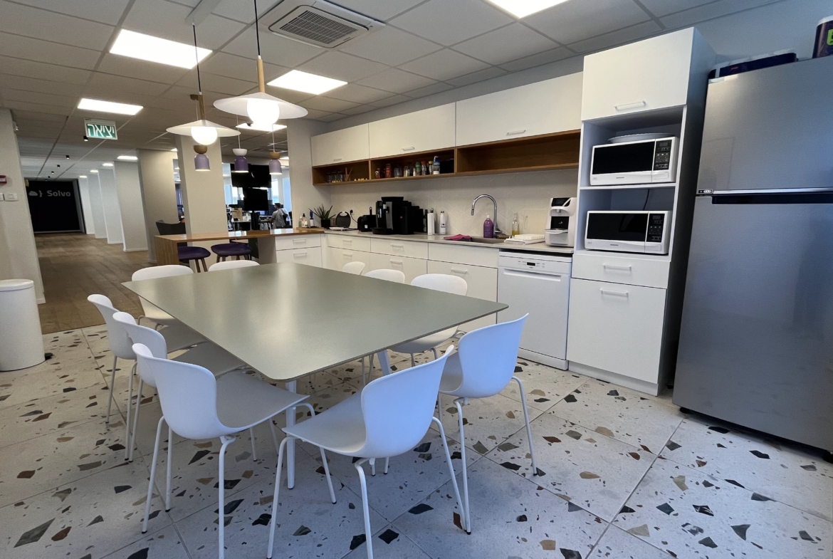 מטבחון משרד להשכרה 350 מר בפארק שרונה תל אביב