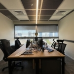 משרד מרוהט בפלטינום - חדר ישיבות עם נוף