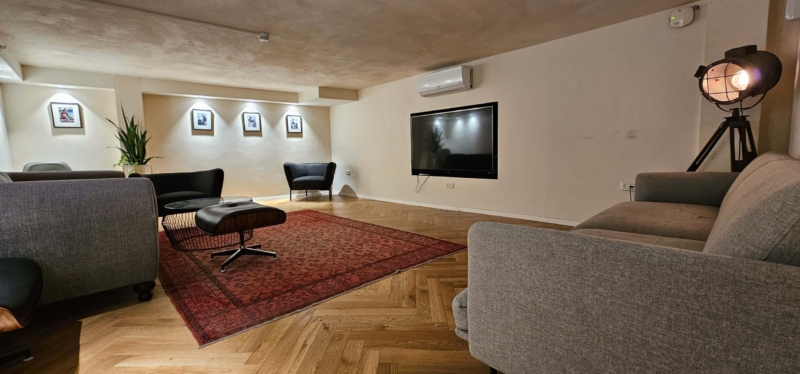 חדר משרד קרקע 500 מ״ר עם מרפסת להשכרה ברחוב המסגר ת״א