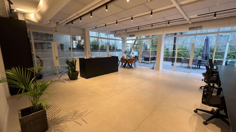 מטבחון משרד קרקע 500 מ״ר עם מרפסת להשכרה ברחוב המסגר ת״א